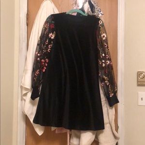 Velvet floral embroidered sleeve dress